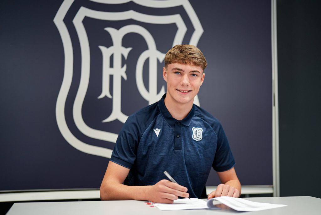 Ethan Flynn Signs Professional Contract