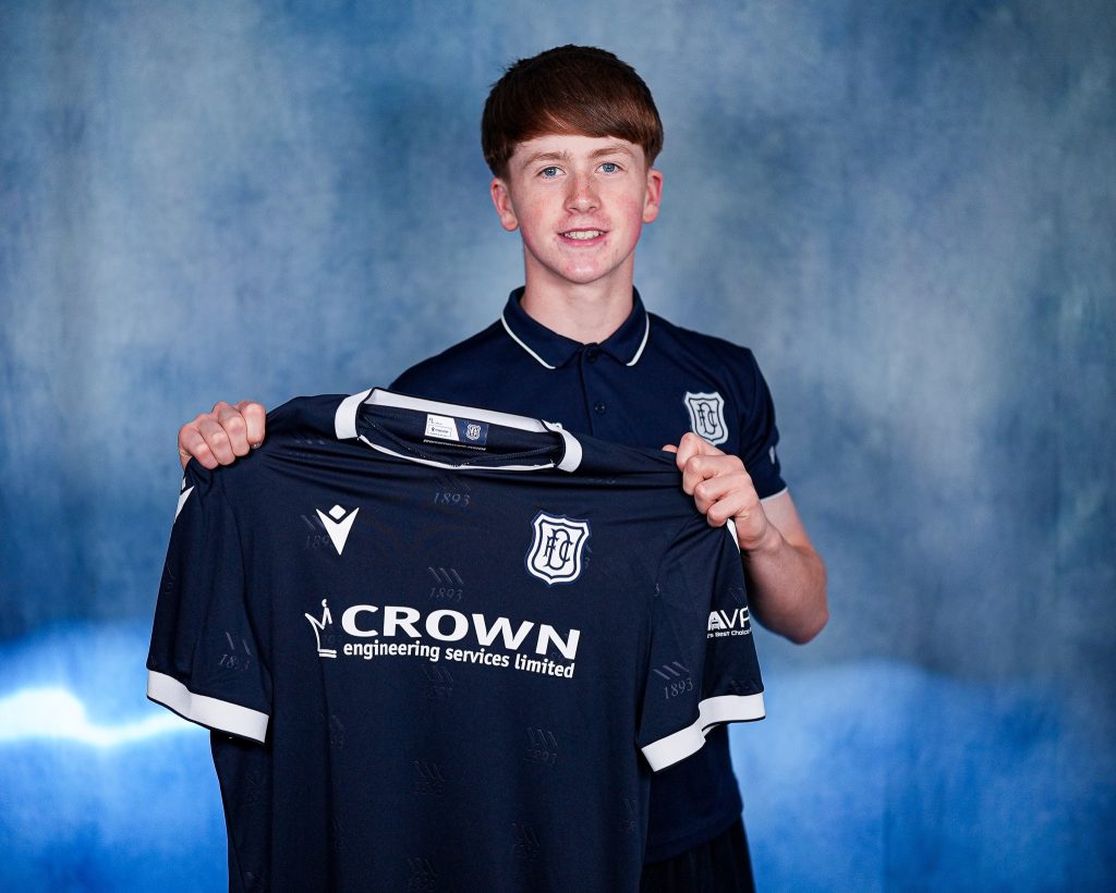 Lewis Wiseman Signs Professional Contract