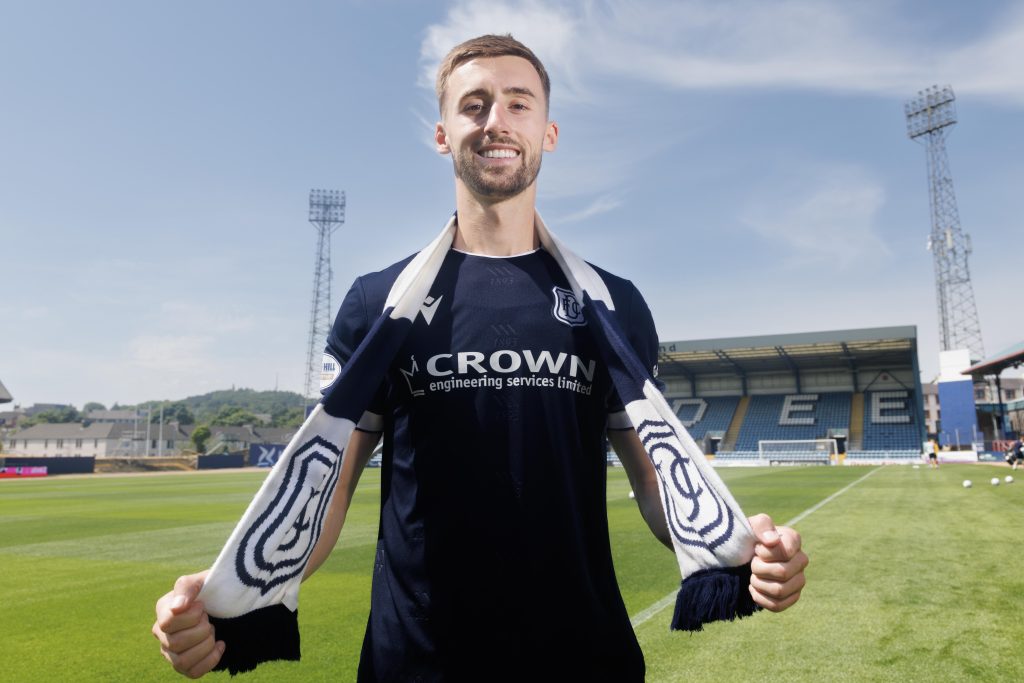 Owen Bevan signs for Dundee FC